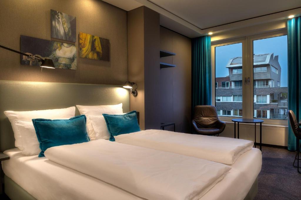 Hotels for Gays Amsterdam Motel One Amsterdam Waterlooplein