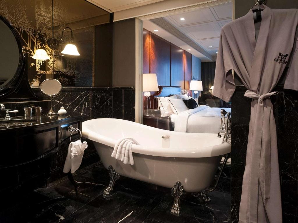 Hotels for Gays Hotel Muse Bangkok Bathroom