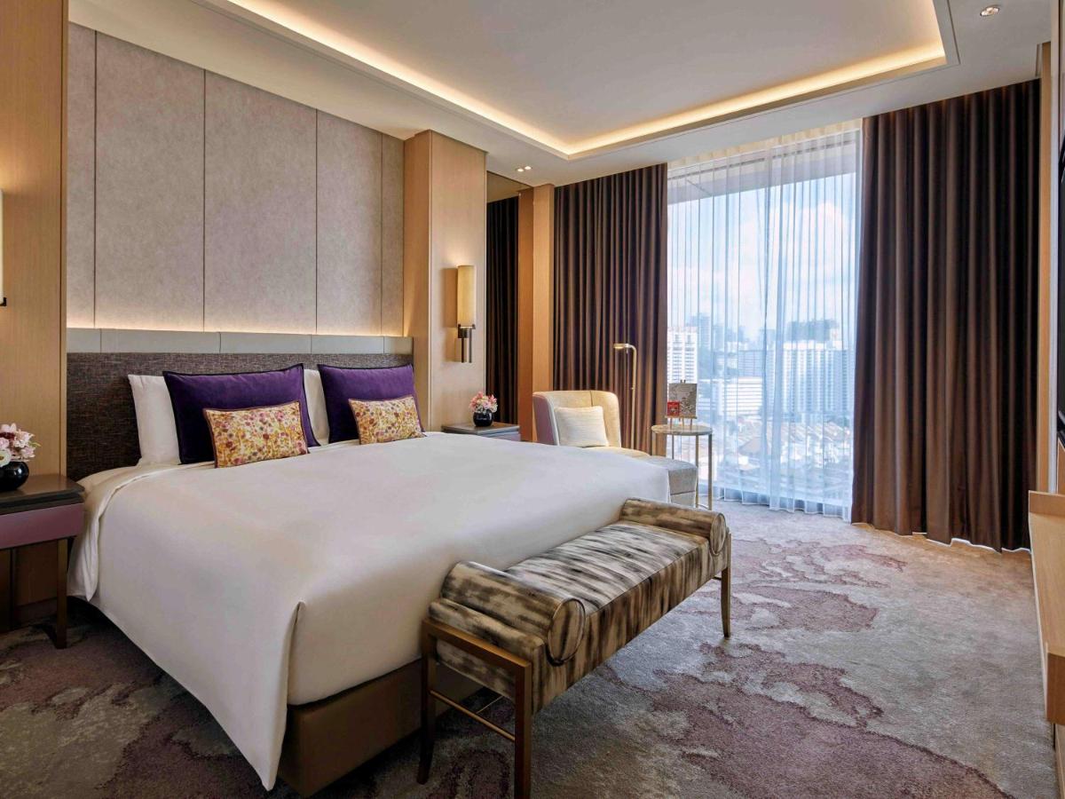 Hotels For Gays Singapore Sofitel Singapore City Centre Photo 5