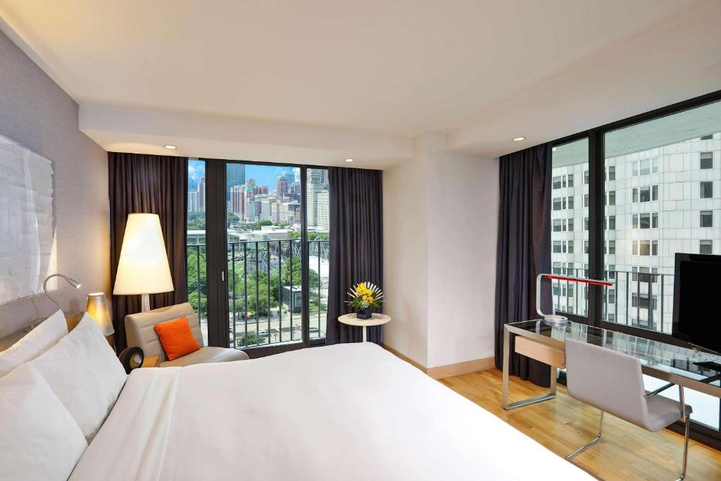 radisson blu aqua hotel hotels for gays chicago room